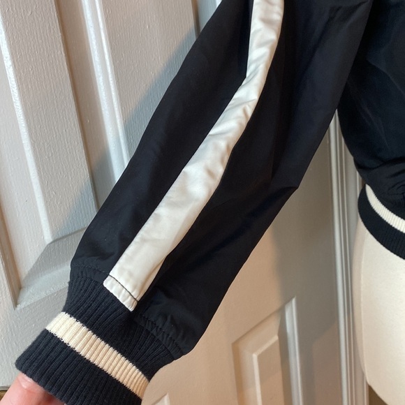 NWOT Forever 21 Black, White & Floral Zip Up Jacket Size Small - Picture 3 of 12